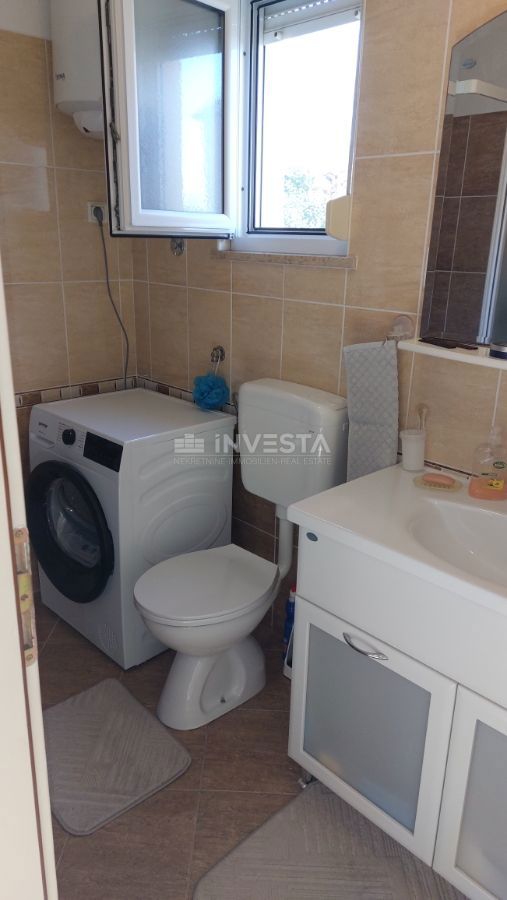 Dvojna hiša z dvema stanovanjema in pogledom na morje