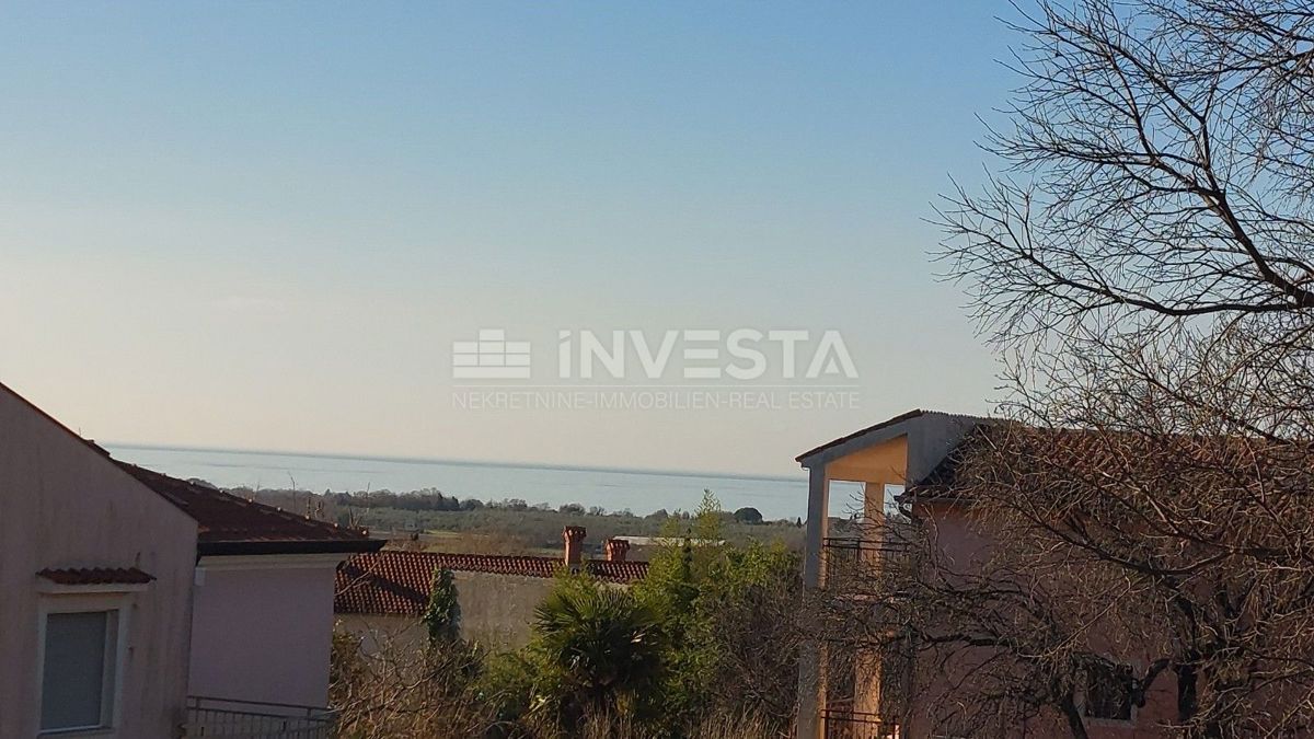 Dvojna hiša z dvema stanovanjema in pogledom na morje