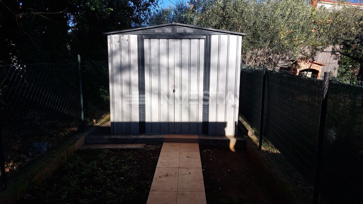 Dvojna hiša z dvema stanovanjema in pogledom na morje