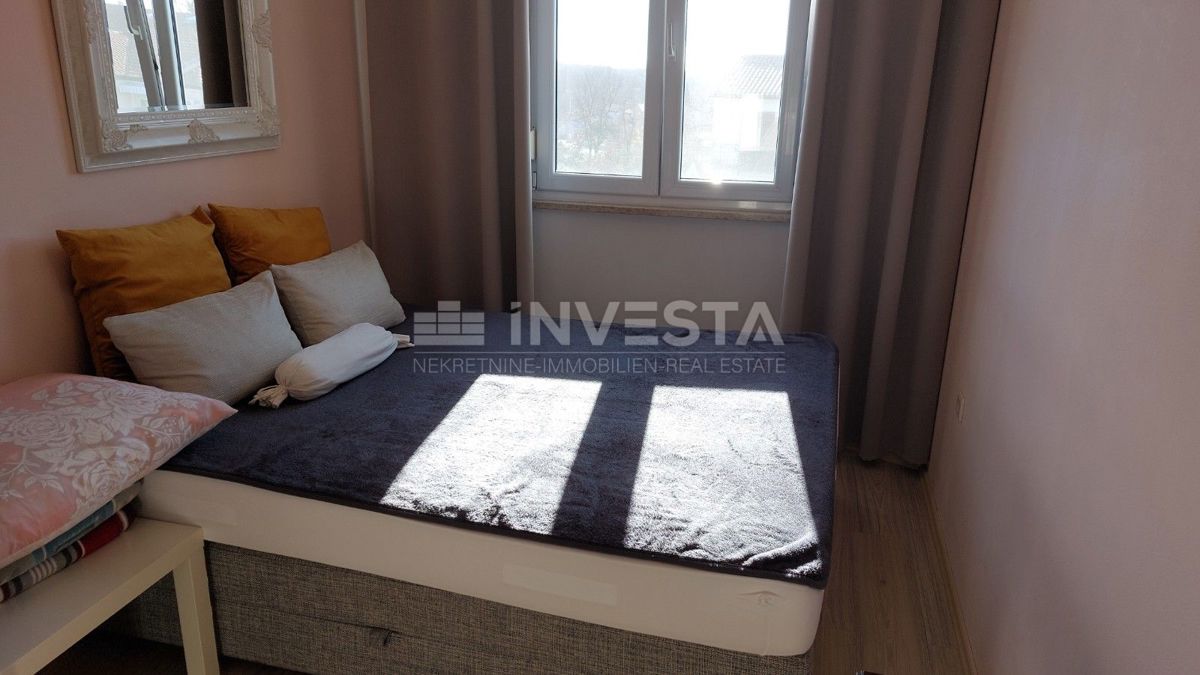 Dvojna hiša z dvema stanovanjema in pogledom na morje