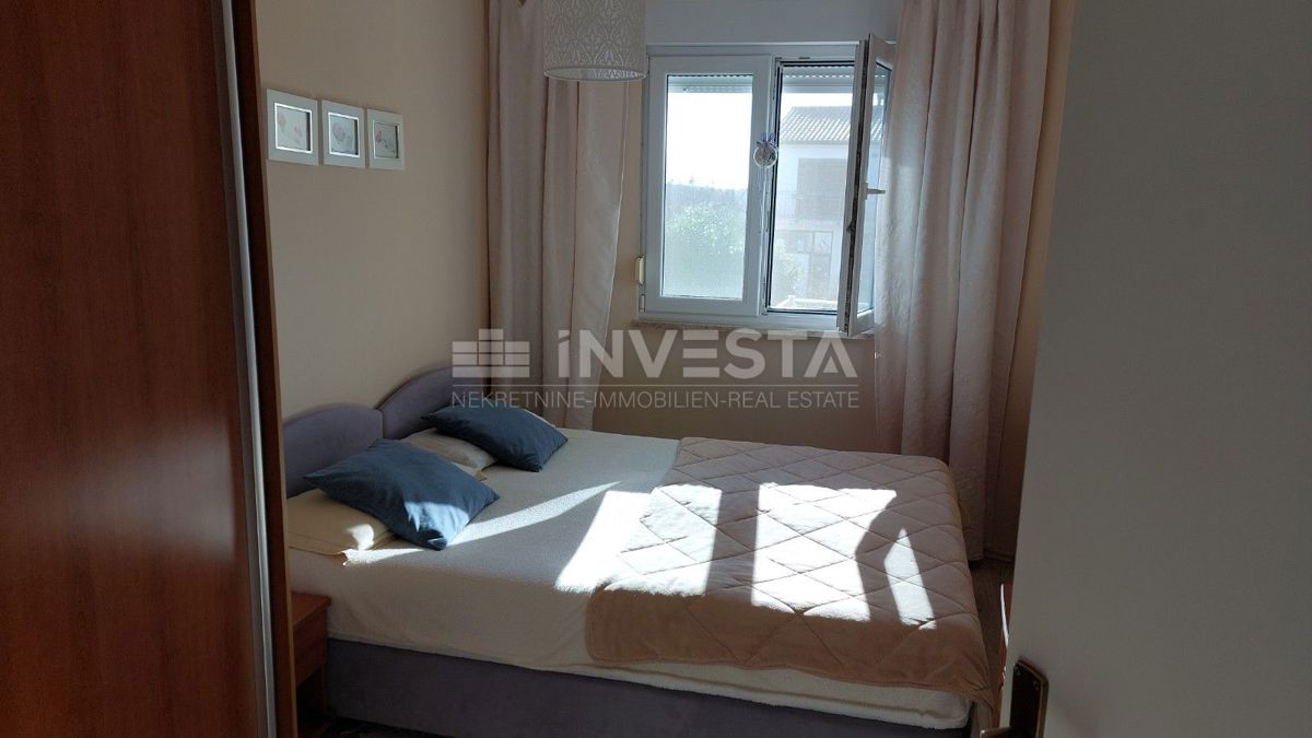 Dvojna hiša z dvema stanovanjema in pogledom na morje