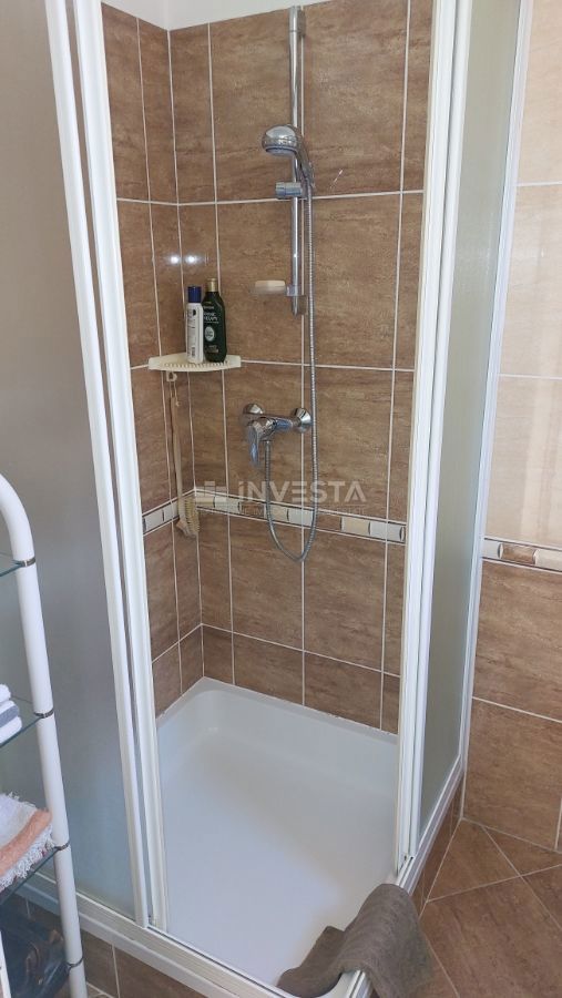 Dvojna hiša z dvema stanovanjema in pogledom na morje