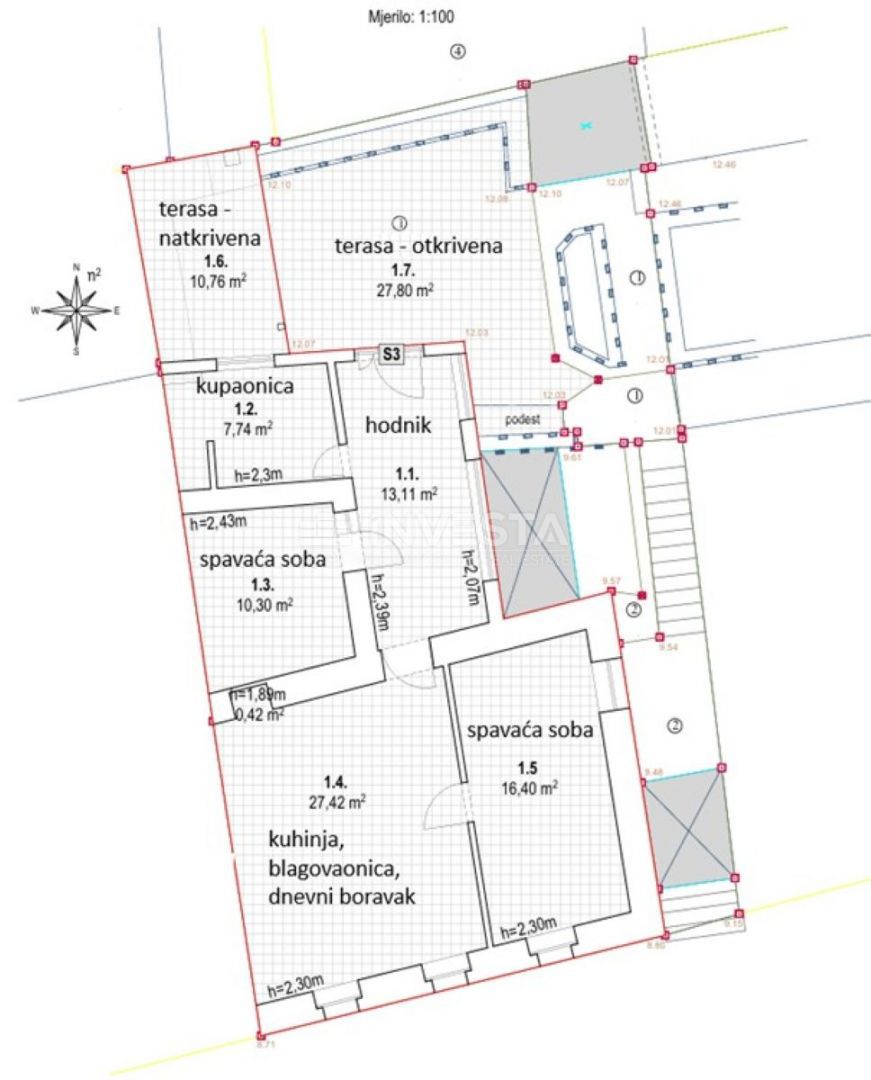 Pula, center – stanovanje v 1. nadstropju z veliko teraso in ločenim vhodom