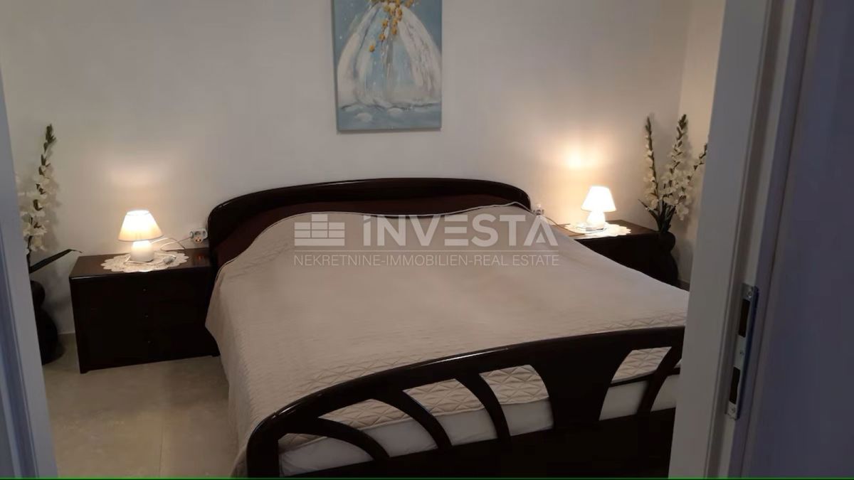 Pula, center – stanovanje v 1. nadstropju z veliko teraso in ločenim vhodom