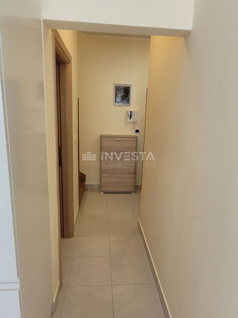 Prostorno stanovanje s 3 spalnicami, 2 terasama in pogledom na morje