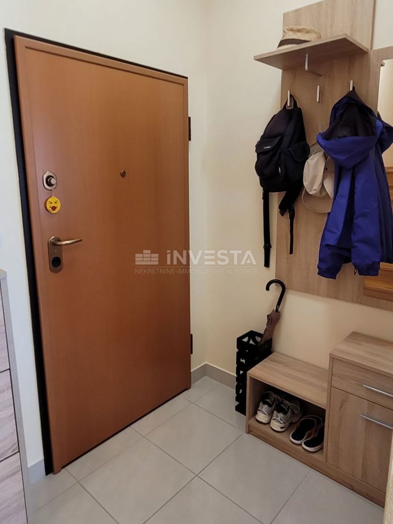 Prostorno stanovanje s 3 spalnicami, 2 terasama in pogledom na morje