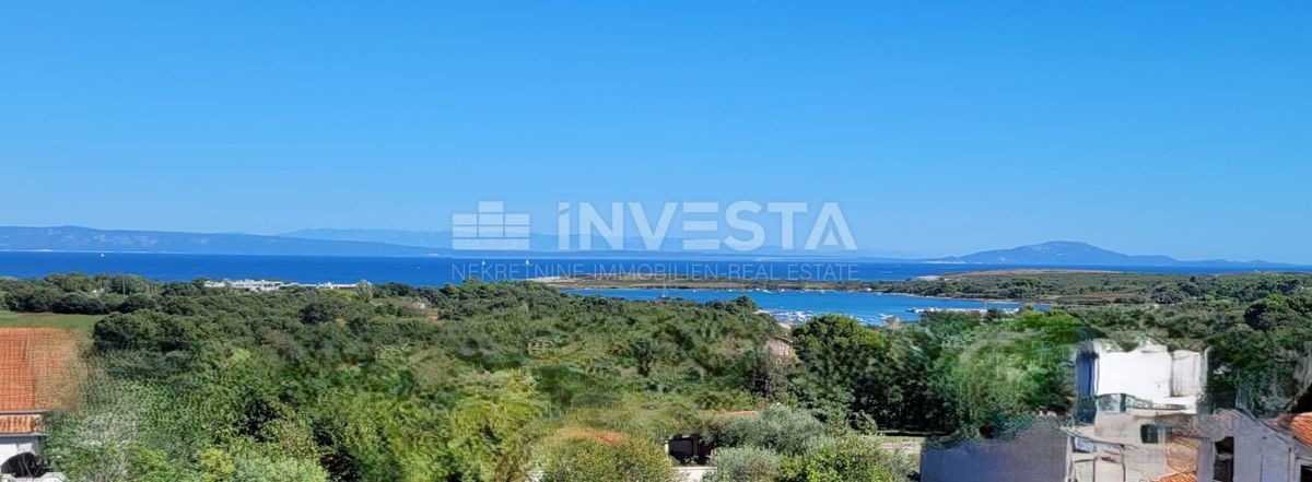 Prostorno stanovanje s 3 spalnicami, 2 terasama in pogledom na morje