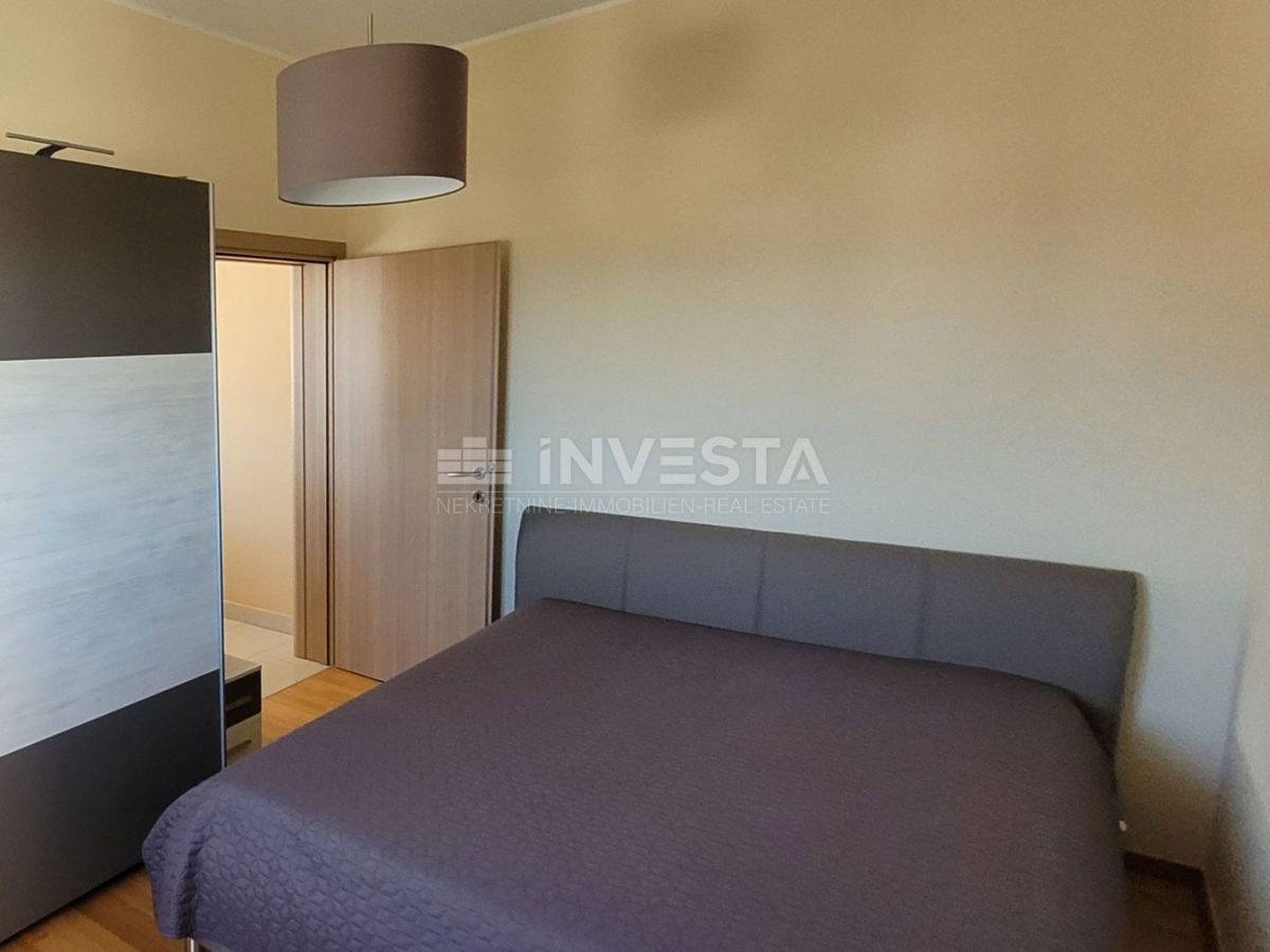 Prostorno stanovanje s 3 spalnicami, 2 terasama in pogledom na morje