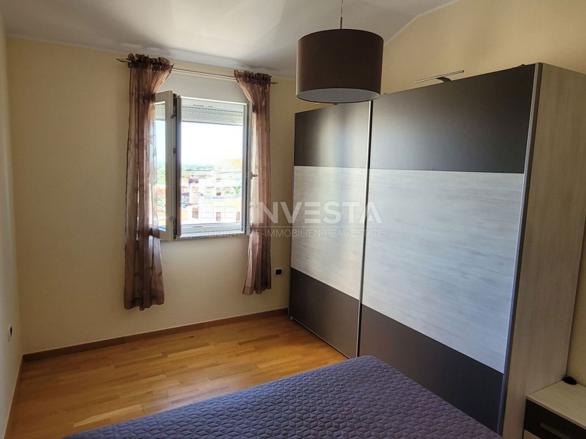 Prostorno stanovanje s 3 spalnicami, 2 terasama in pogledom na morje