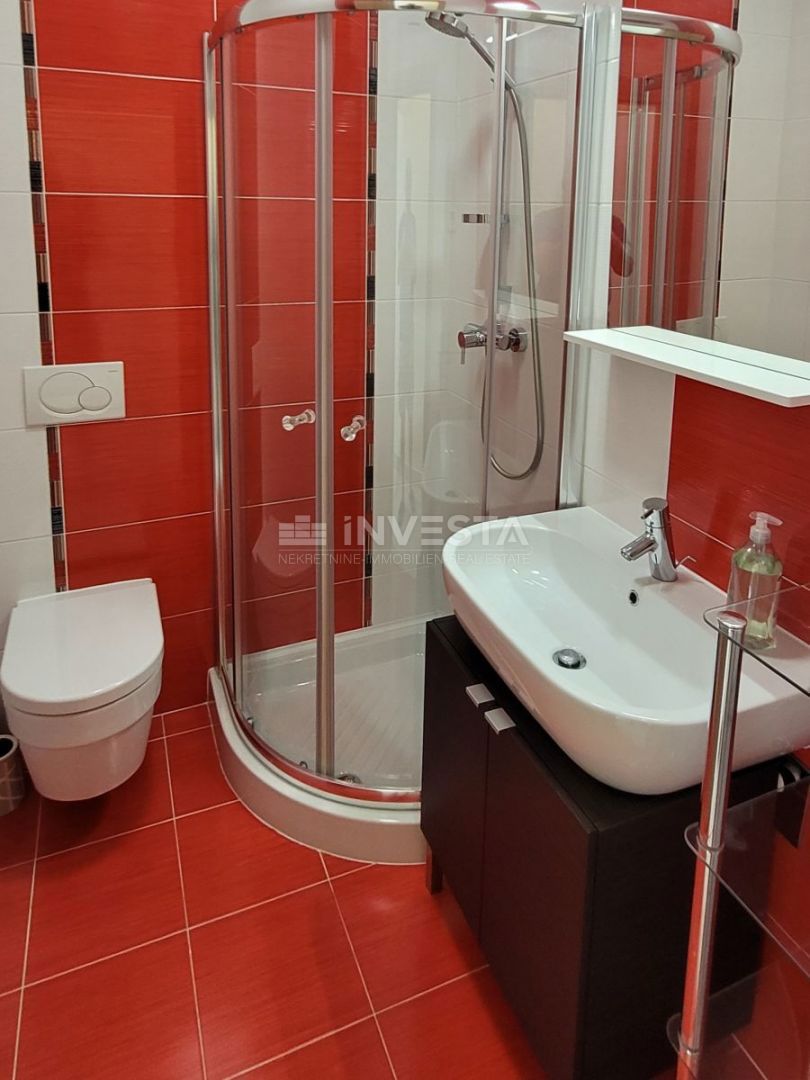 Prostorno stanovanje s 3 spalnicami, 2 terasama in pogledom na morje