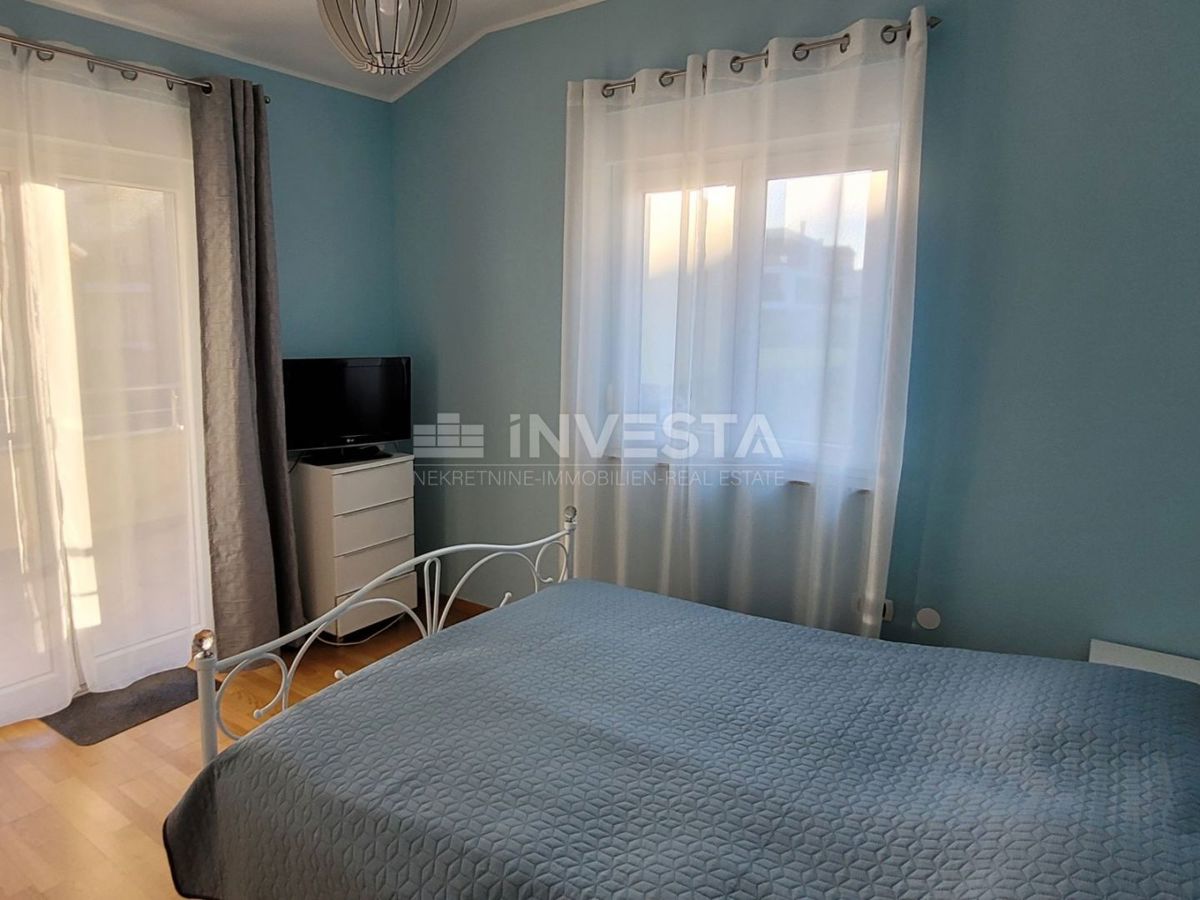 Prostorno stanovanje s 3 spalnicami, 2 terasama in pogledom na morje