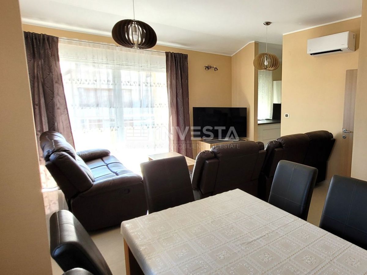 Prostorno stanovanje s 3 spalnicami, 2 terasama in pogledom na morje