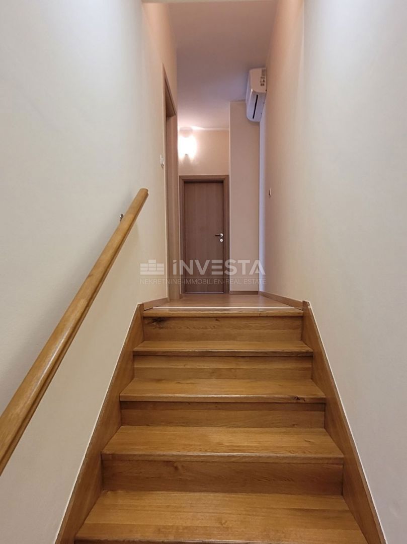 Prostorno stanovanje s 3 spalnicami, 2 terasama in pogledom na morje