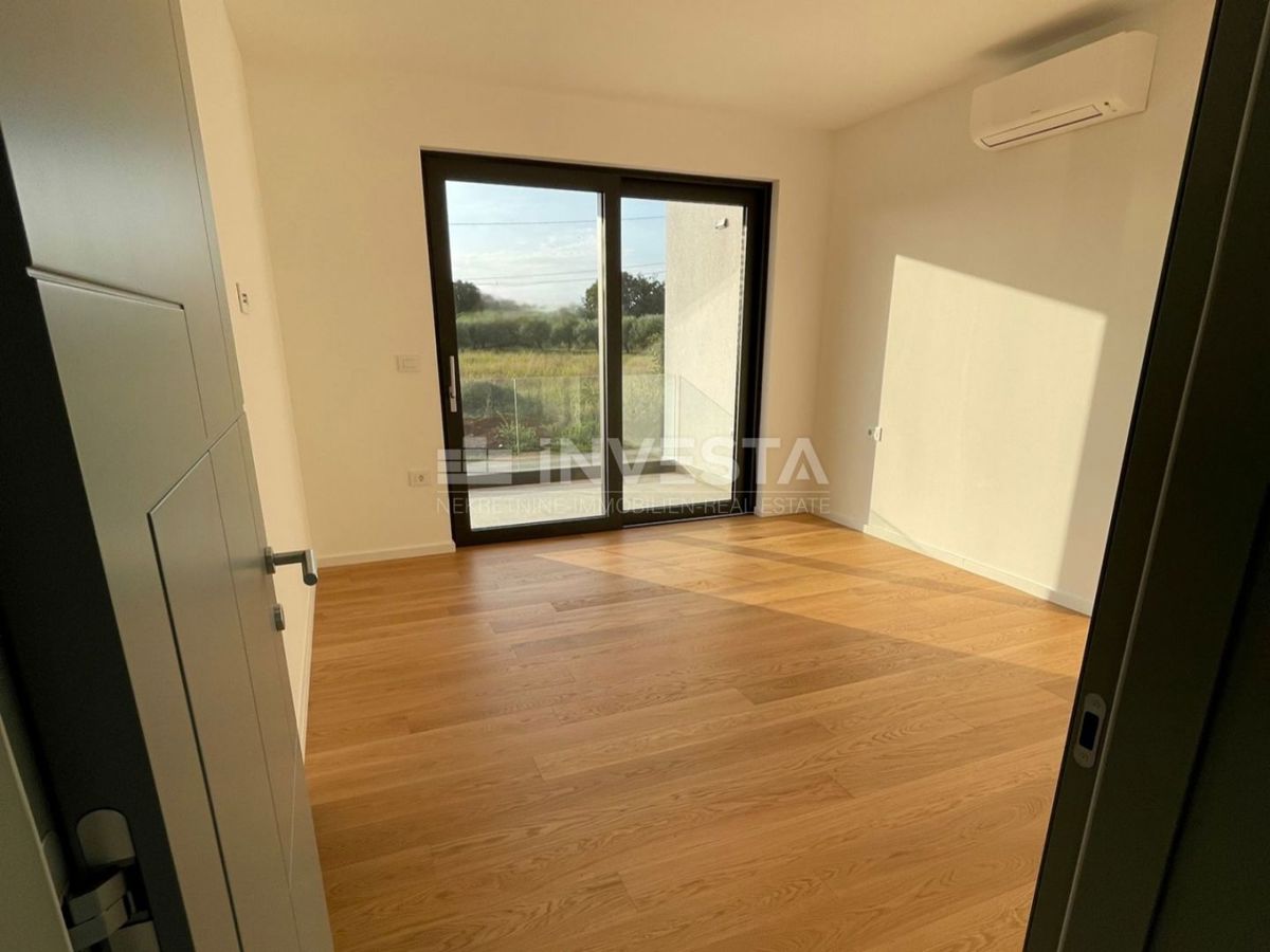 Medulin, sodobna vila s bazenom, blizu morja