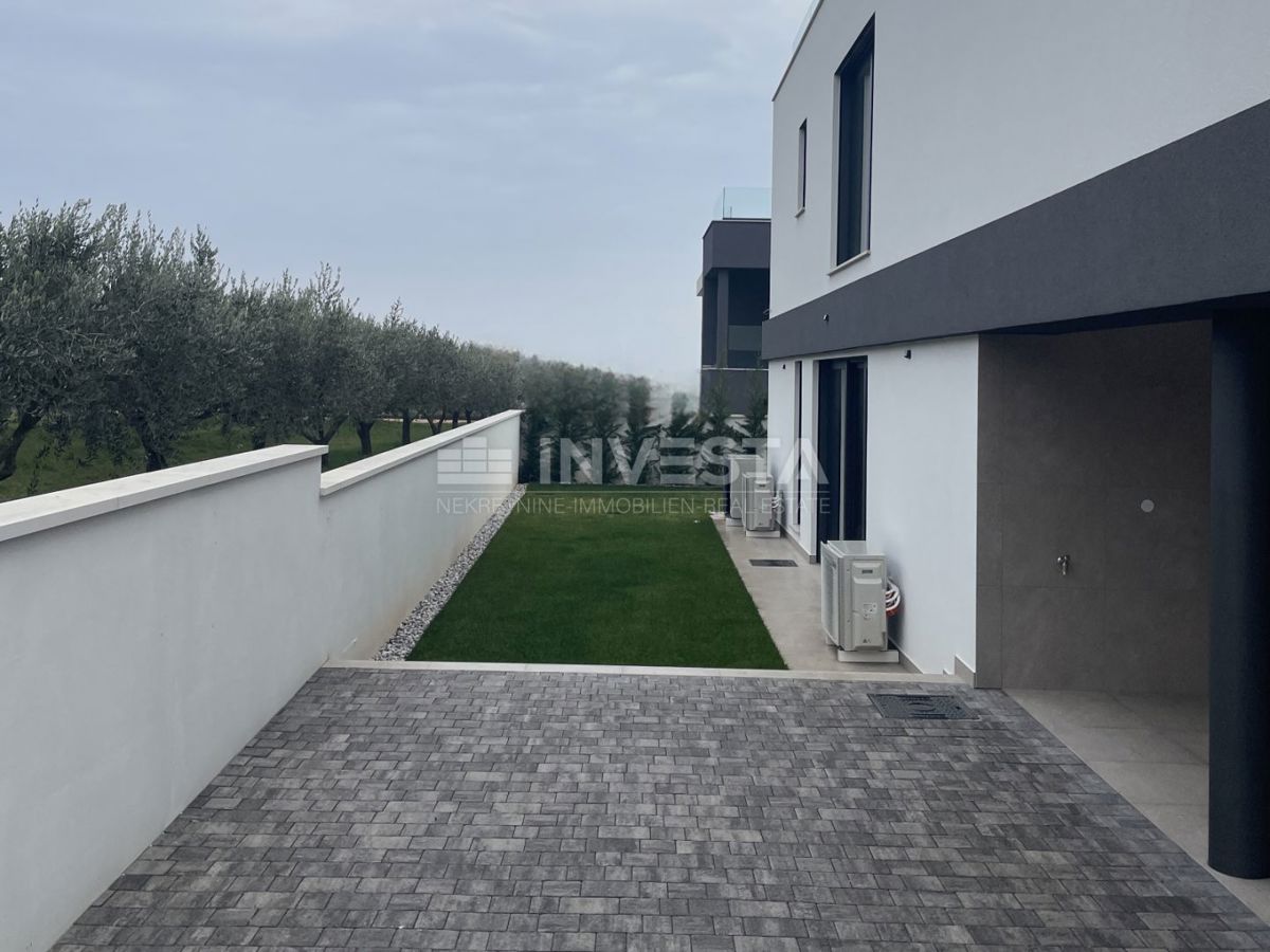 Medulin, sodobna vila s bazenom, blizu morja