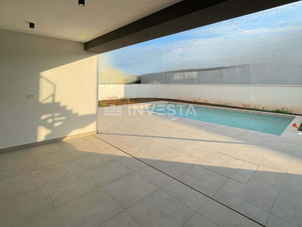 Medulin, sodobna vila s bazenom, blizu morja