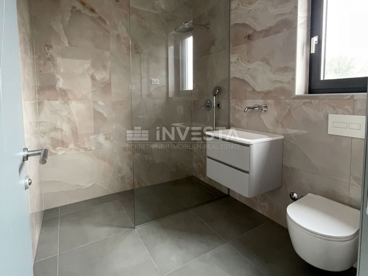 Medulin, sodobna vila s bazenom, blizu morja