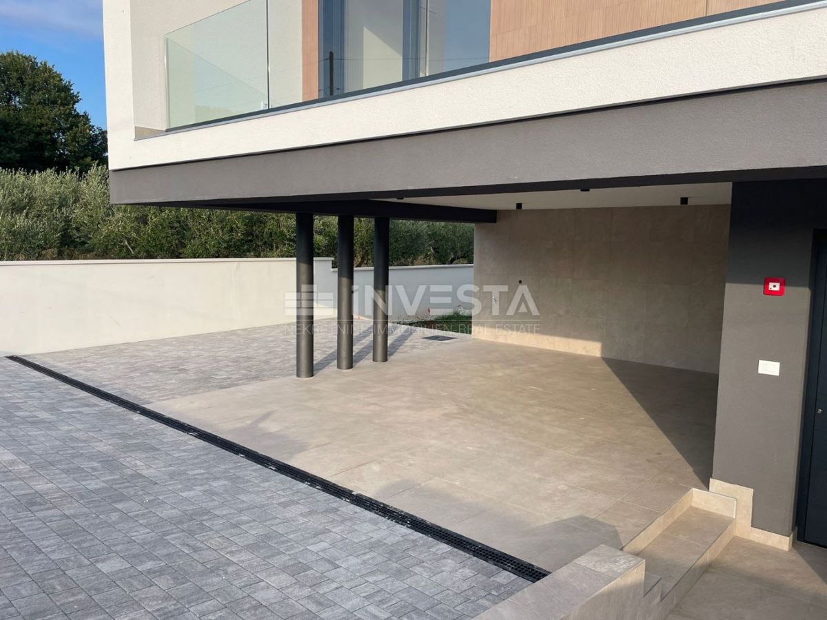 Medulin, sodobna vila s bazenom, blizu morja