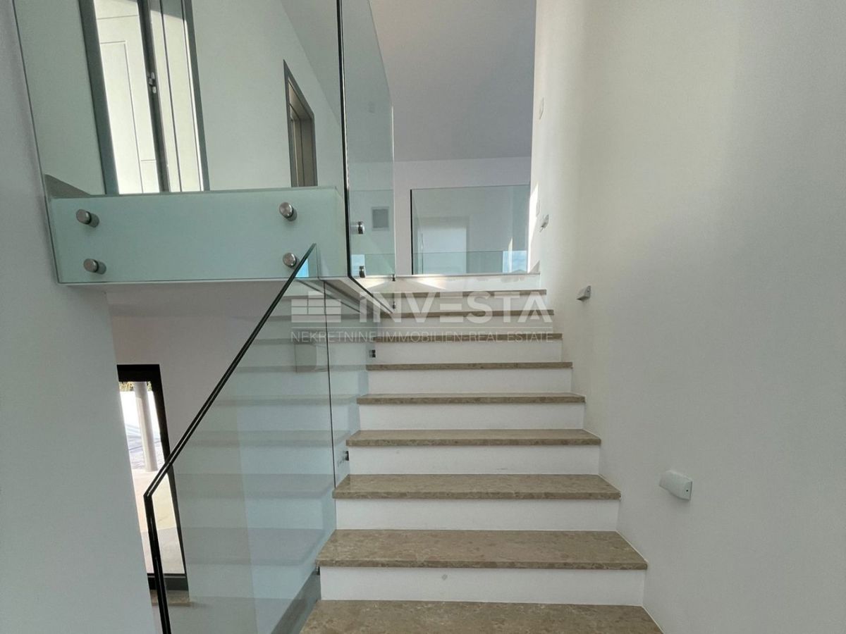 Medulin, sodobna vila s bazenom, blizu morja