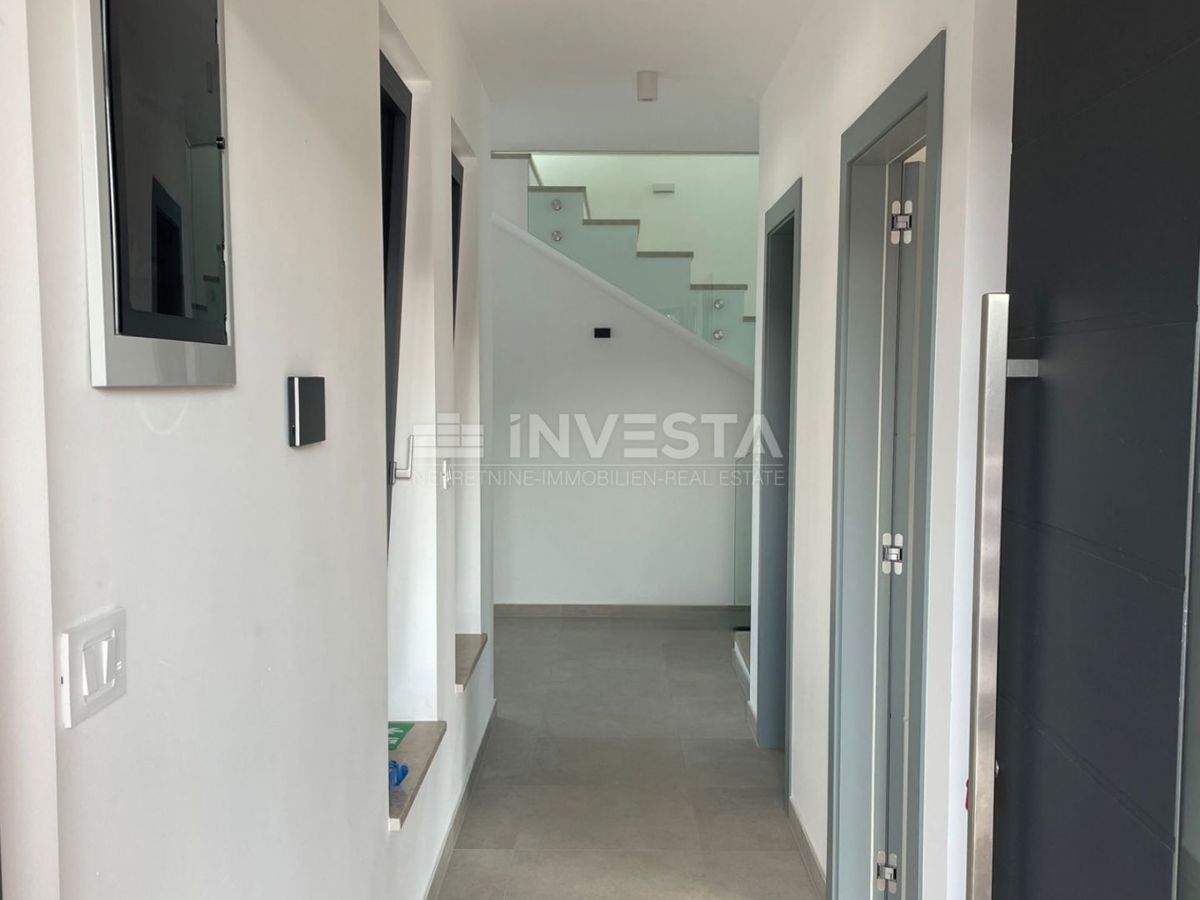 Medulin, sodobna vila s bazenom, blizu morja