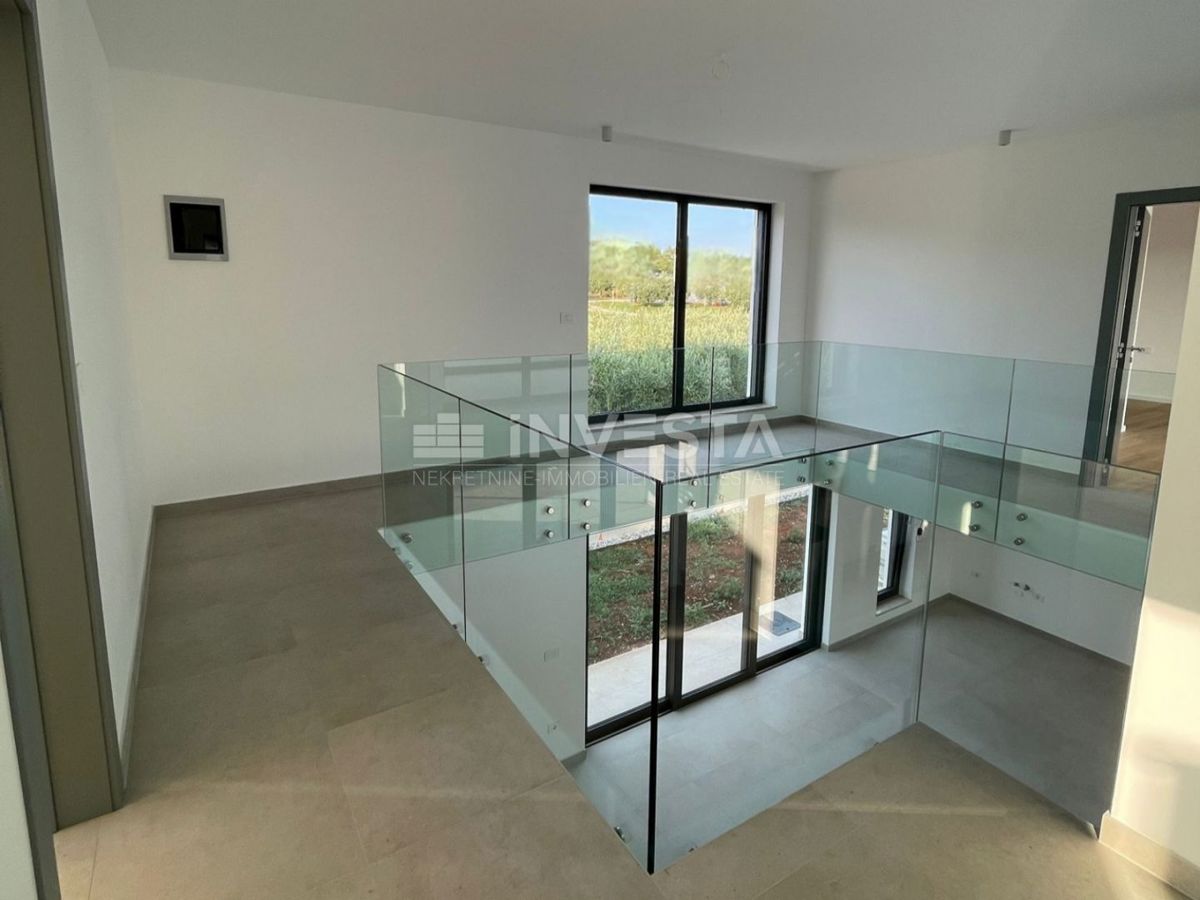 Medulin, sodobna vila s bazenom, blizu morja