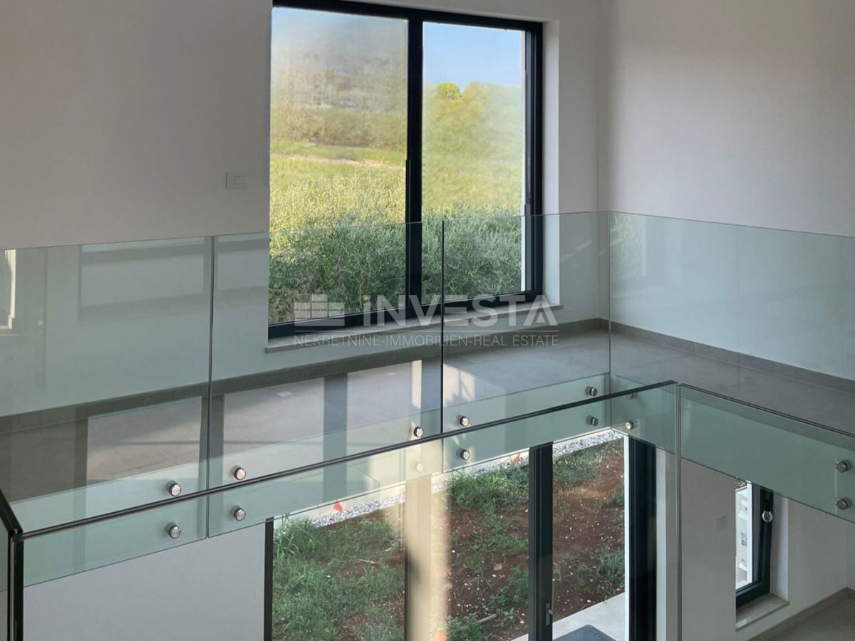 Medulin, sodobna vila s bazenom, blizu morja