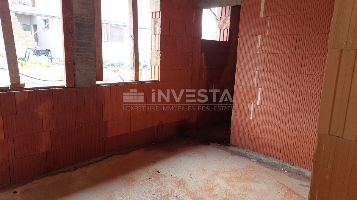 Stanovanje v novogradnji z majhnim vrtom