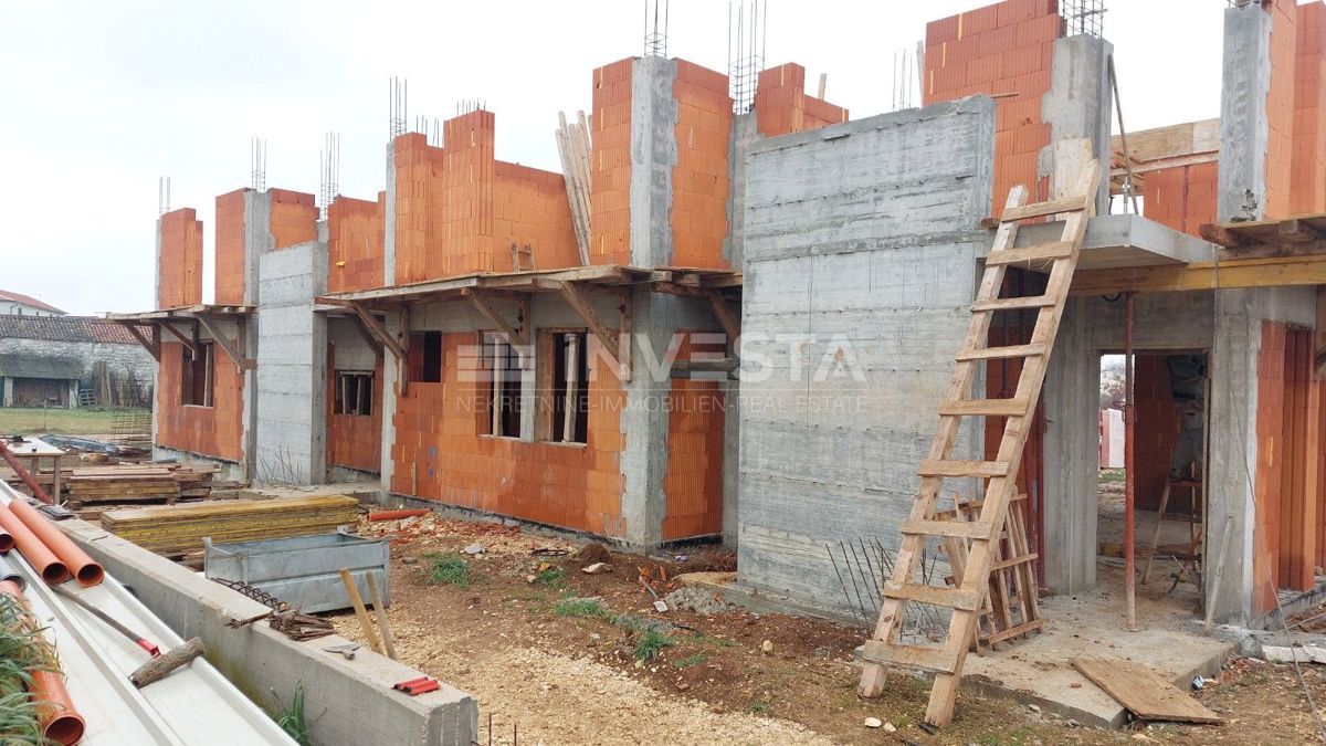 Stanovanje v novogradnji z majhnim vrtom