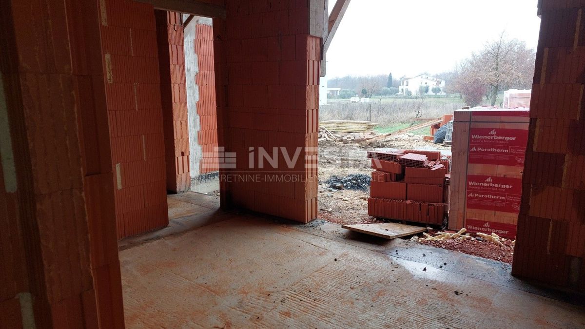 Stanovanje v novogradnji z majhnim vrtom