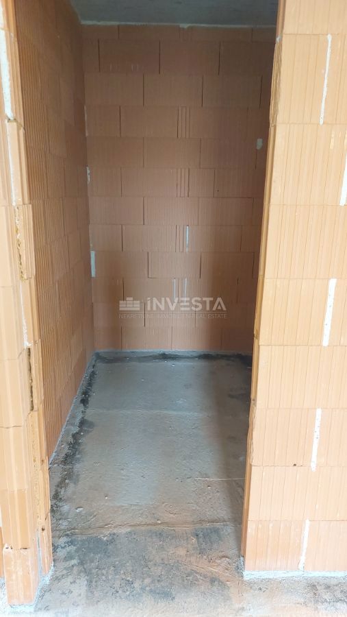 Stanovanje v novogradnji z majhnim vrtom