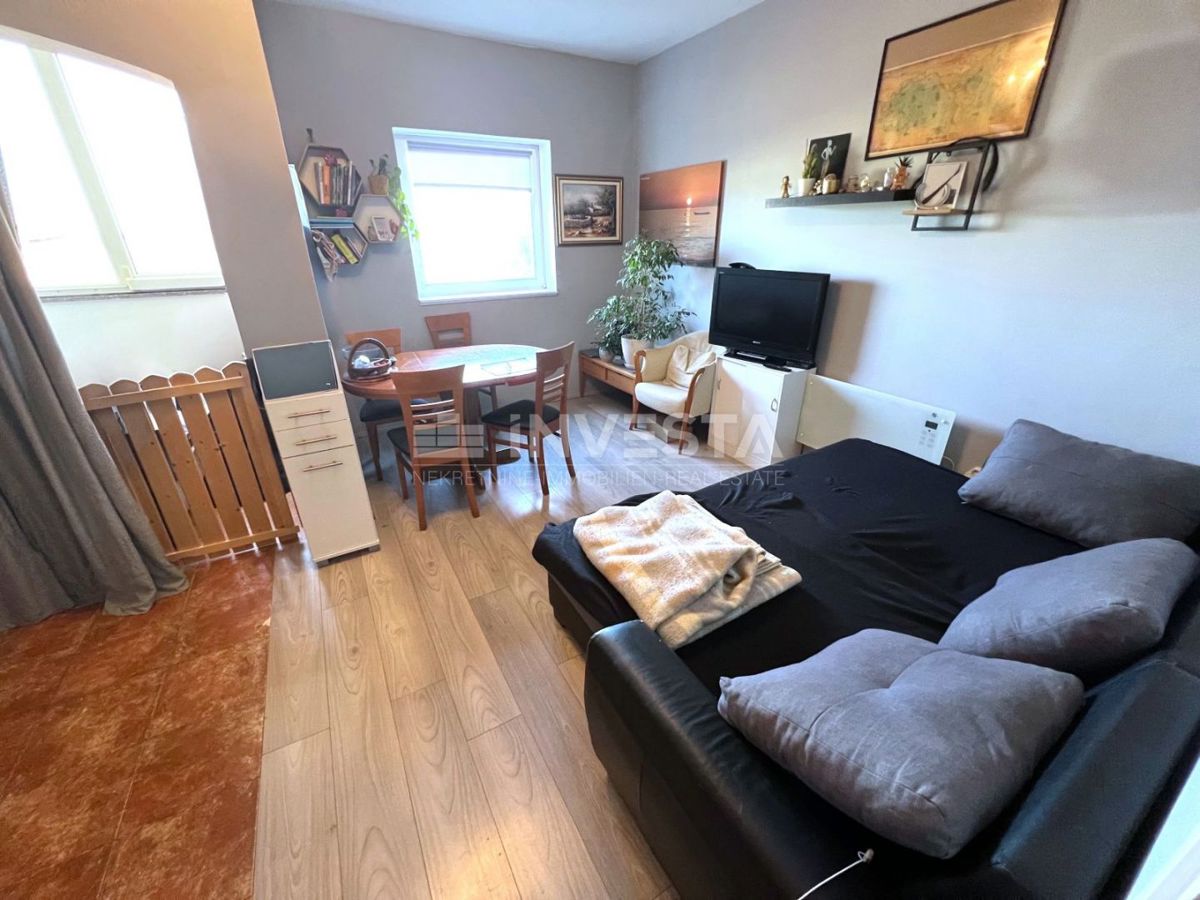 Peroj, stanovanje v prvem nadstropju, površine 42 m²