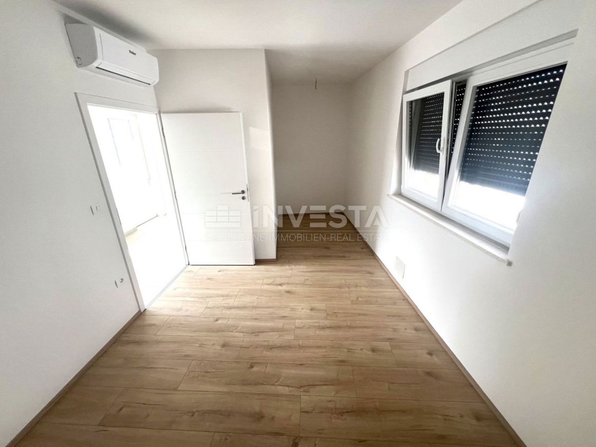 Ližnjan, Hiša z bazenom