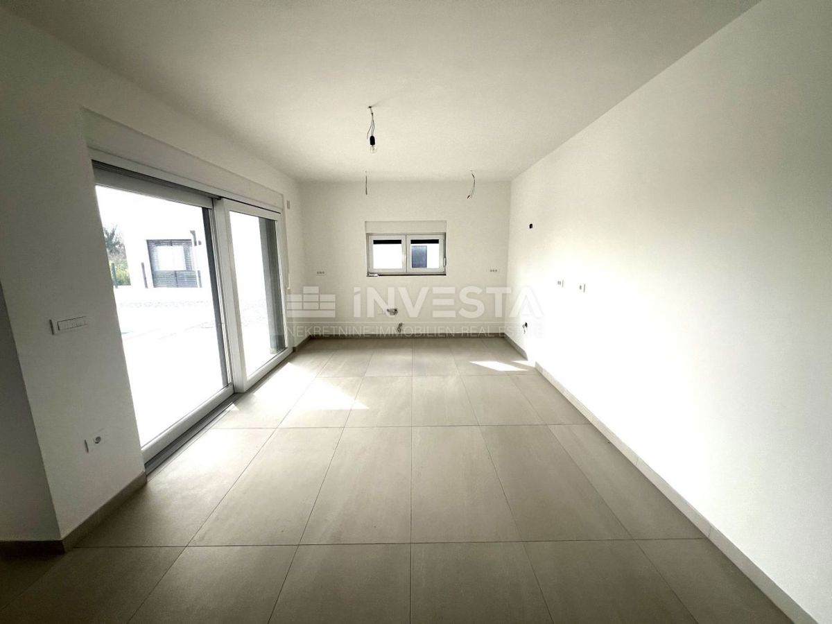 Ližnjan, Hiša z bazenom