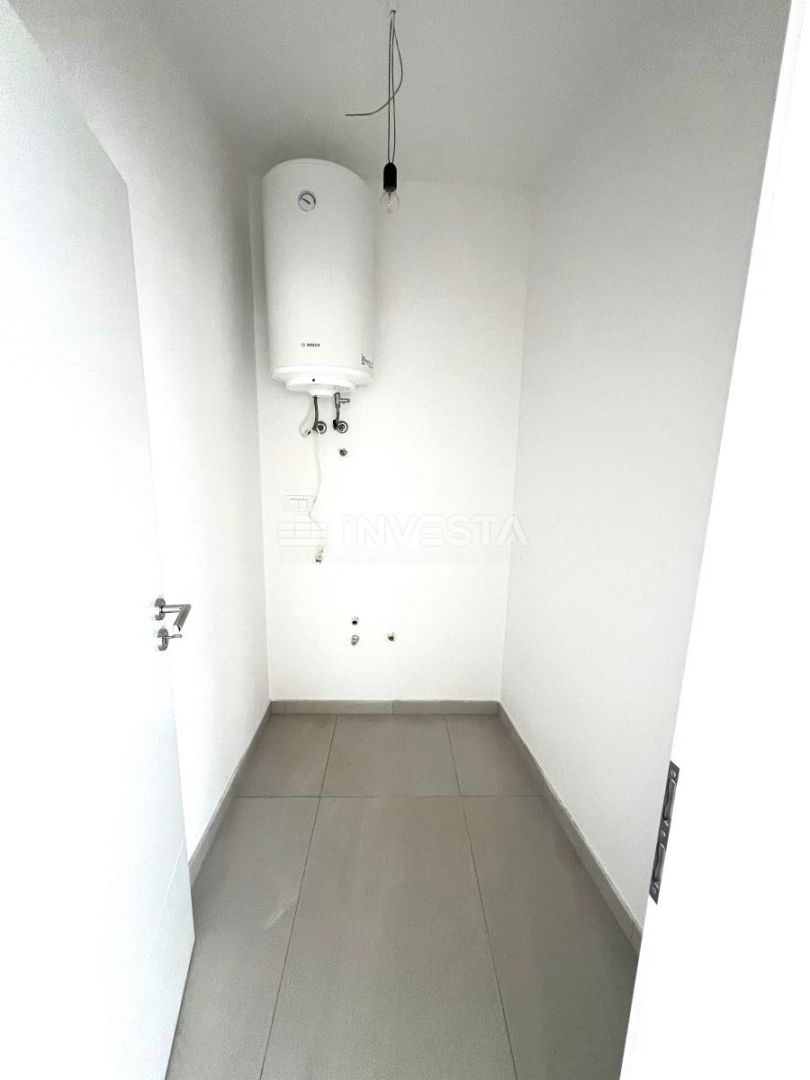 Ližnjan, Hiša z bazenom