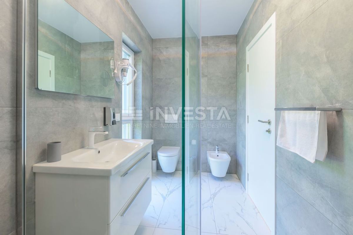 Moderna vila s bazenom