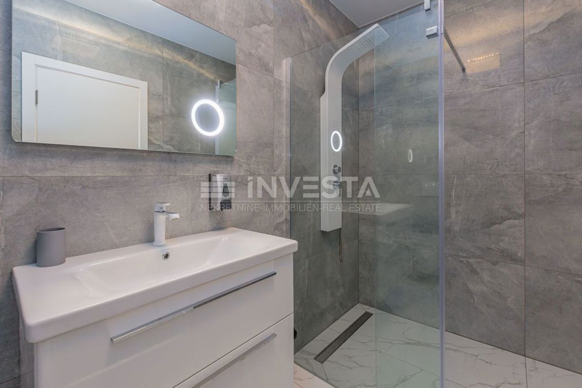 Moderna vila s bazenom