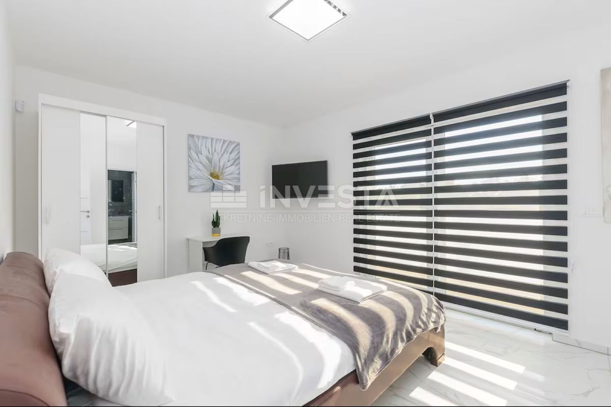 Moderna vila s bazenom