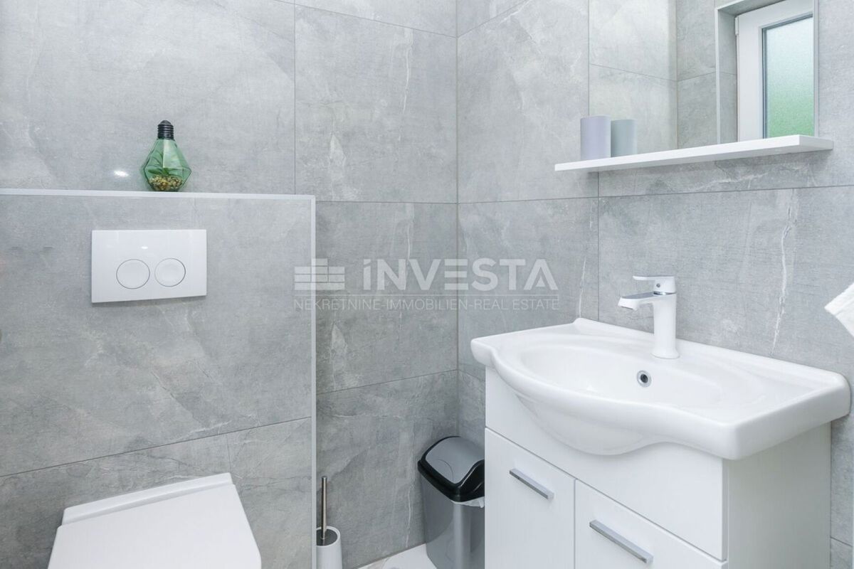 Moderna vila s bazenom