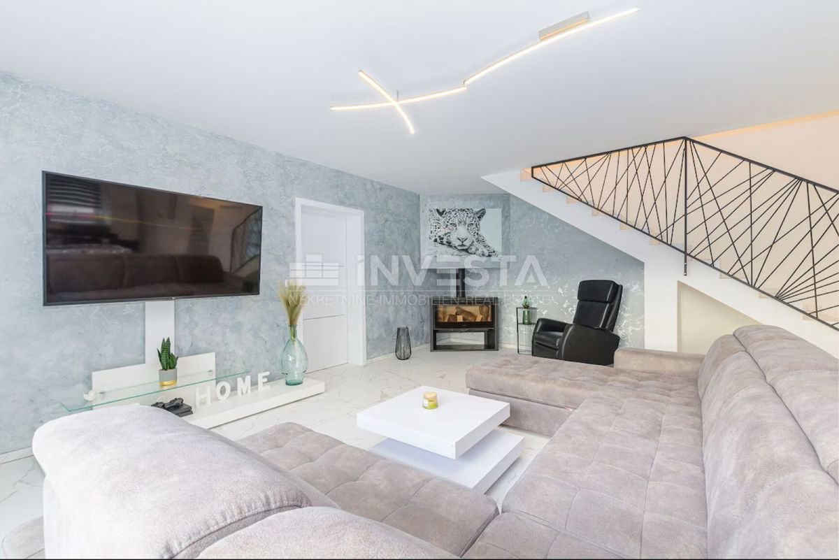 Moderna vila s bazenom