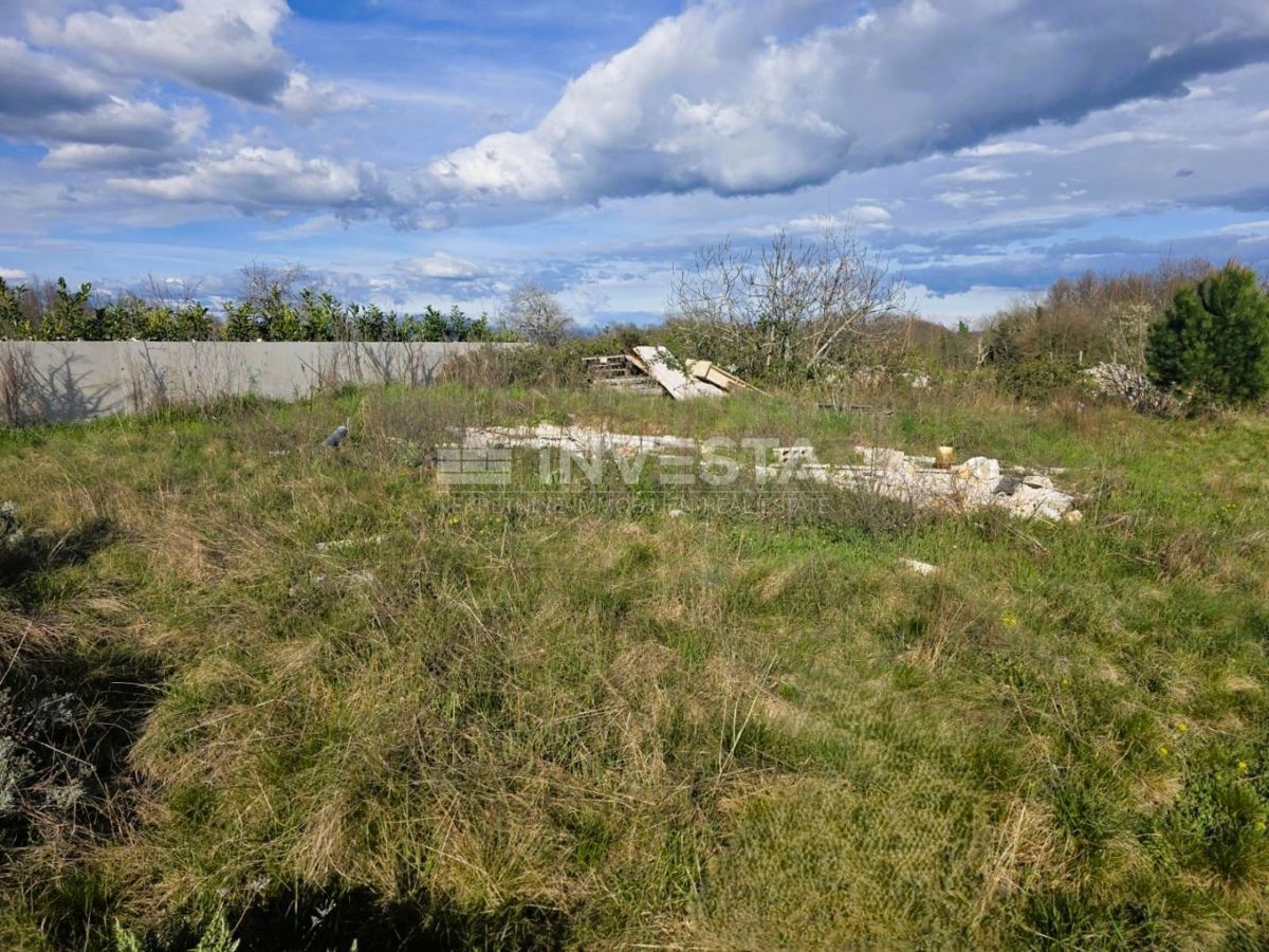 Zemljišče Žminj, 660m2