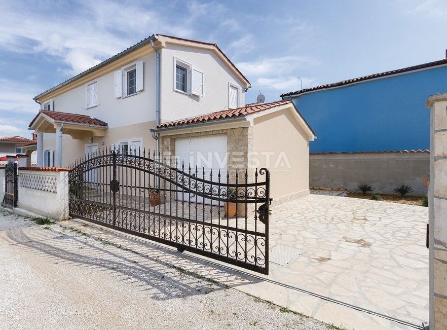 Barbariga, opremljena samostojna hiša z bazenom in garažo
