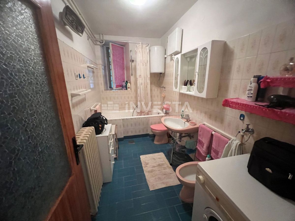 Vodnjan, Galižana, Opremljena družinska hiša z dvema garažama blizu centra