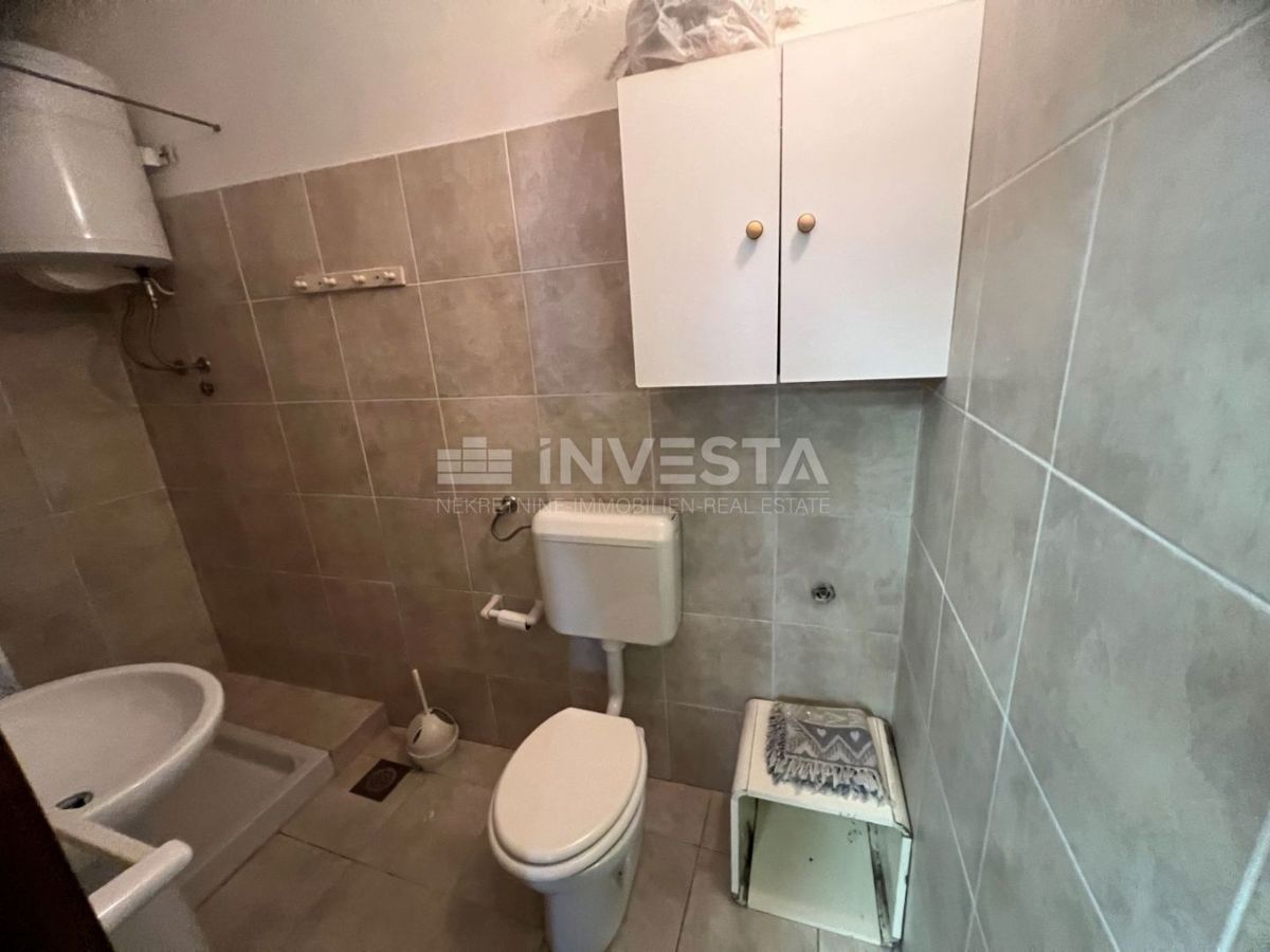 Vodnjan, Galižana, Opremljena družinska hiša z dvema garažama blizu centra
