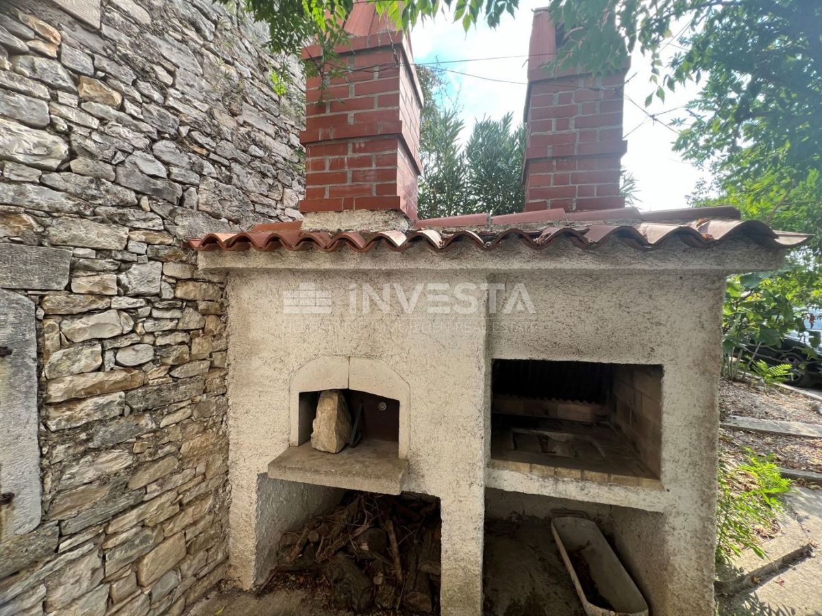 Vodnjan, Galižana, Opremljena družinska hiša z dvema garažama blizu centra