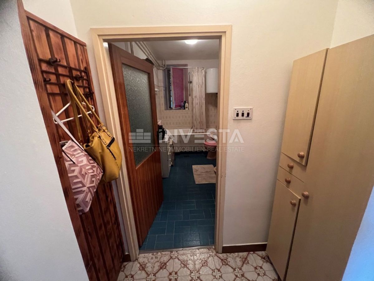 Vodnjan, Galižana, Opremljena družinska hiša z dvema garažama blizu centra