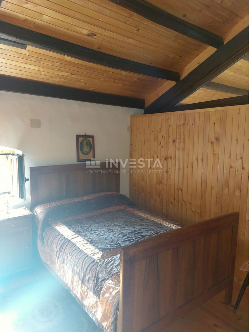 Okolica Poreča, avtohtona kamnita hiša s prostornim vrtom
