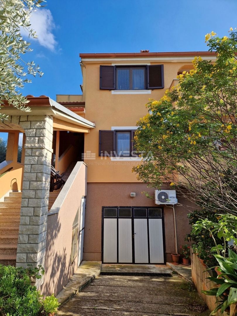 Pula, samostojna družinska hiša s 4 apartmaji in prostornim vrtom