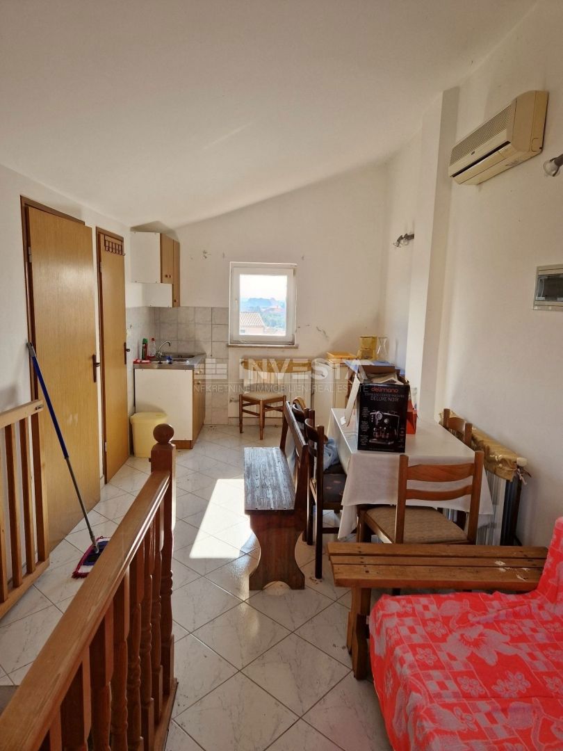 Pula, samostojna družinska hiša s 4 apartmaji in prostornim vrtom