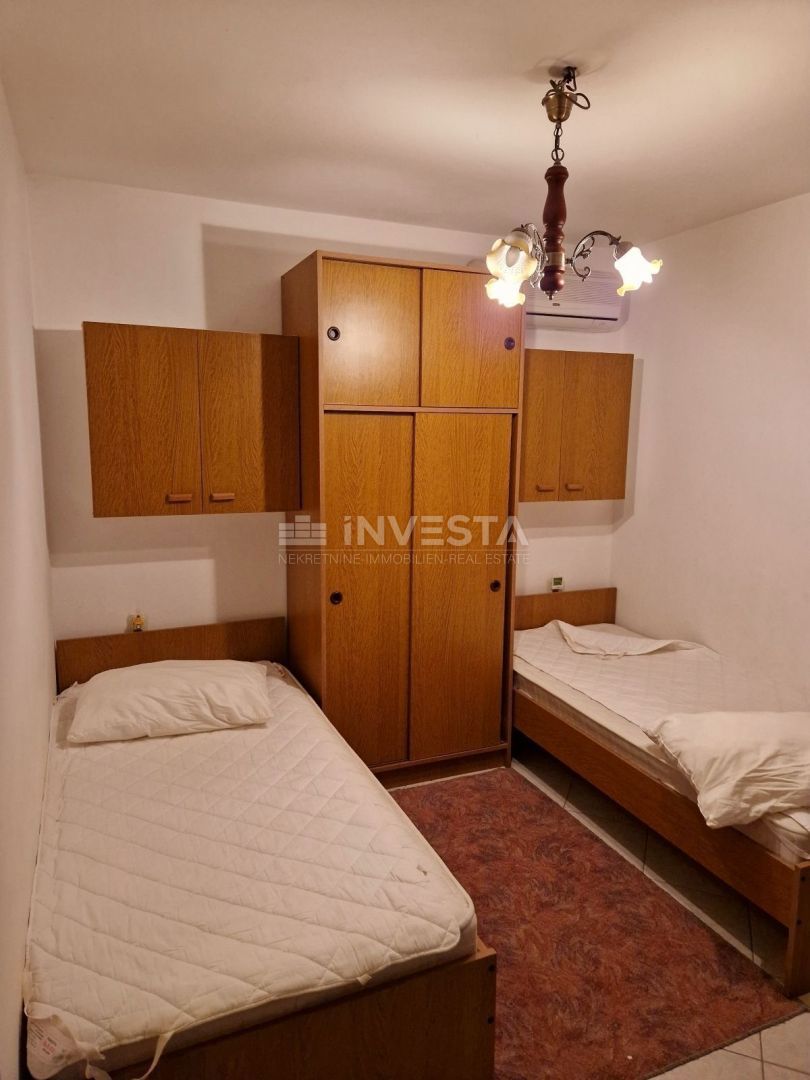 Pula, samostojna družinska hiša s 4 apartmaji in prostornim vrtom