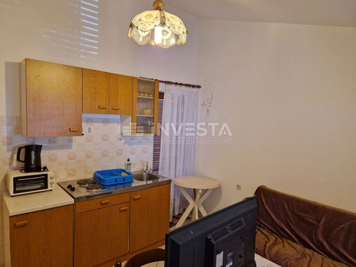 Pula, samostojna družinska hiša s 4 apartmaji in prostornim vrtom